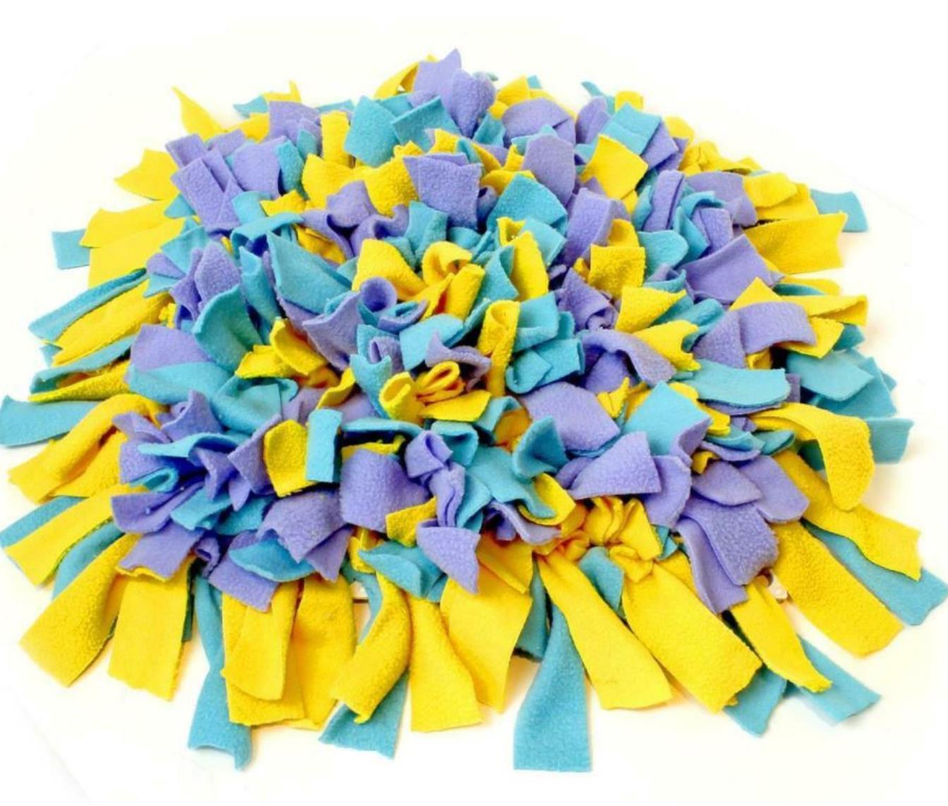 So einfach kannst auch du einen Schnüffelteppich für dein Haustier basteln. 